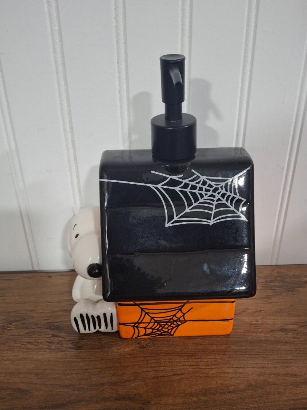 New Peanuts Halloween Ceramic Soap Lotion Dispenser Snoopy Dog House